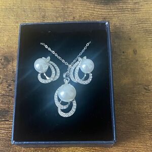 Chic Silver and White Necklace Set